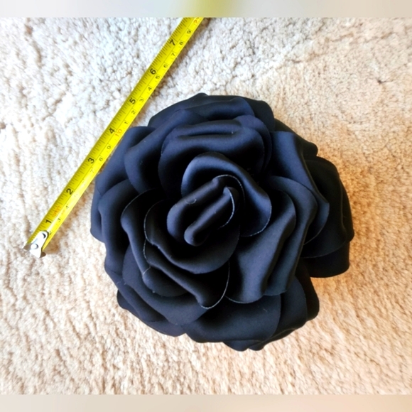 Bold Black Flower Brooch Pin Clip - Picture 4 of 16